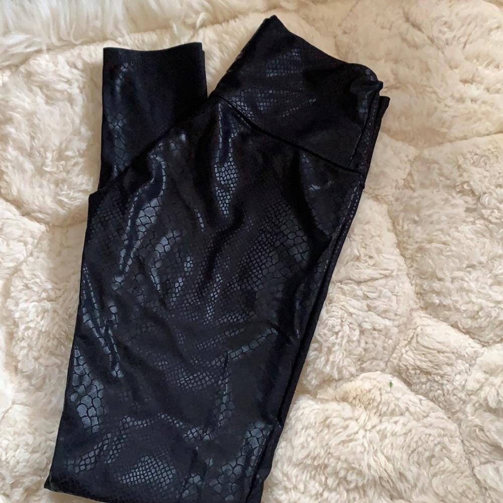 Venor Snakeskin Leggings